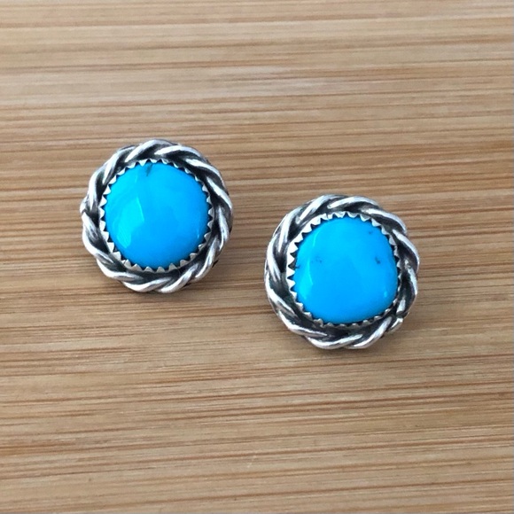 $58  Southwest Native American Signed Estate Stud Earrings  Sterling Silver - Picture 7 of 8